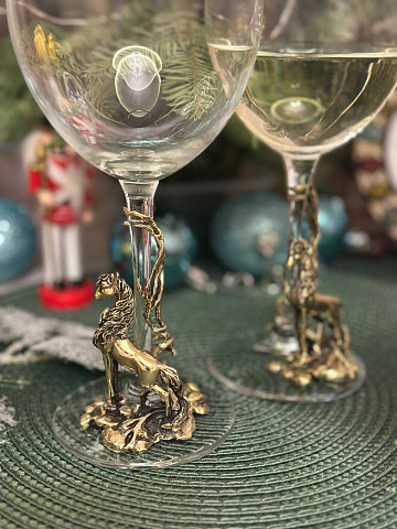 Набор 2 бокала для вина со статуэткой Лошадь